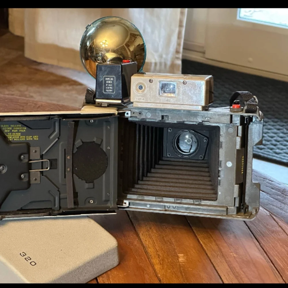 Polaroid 320 Instant Pack Film Land Camera